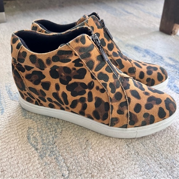 ANTHROPOLOGIE BLONDO WATERPROOF LEOPARD PRINT LEATHER WEDGE SNEAKERS SIZE 8 - Picture 1 of 13